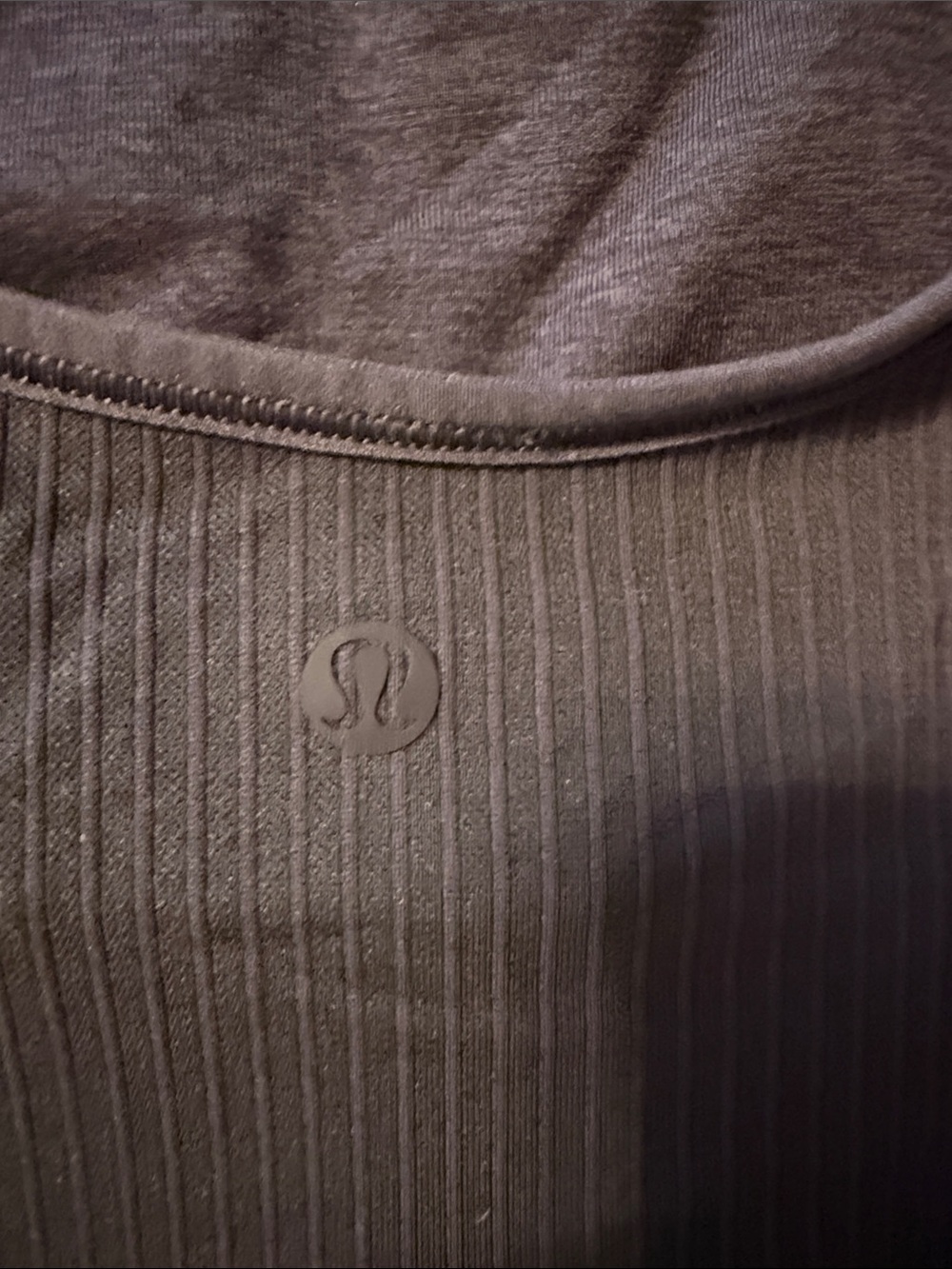 Lululemon Women’s scoop cropped Tank Top plum color - Picture 3 of 4